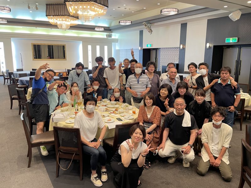 最後に皆さんで記念写真を撮りました!ちょうど席を外していた方もいたので映っていないスタッフさんすみません💦