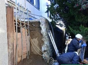 狭い場所での工事は大変そうです