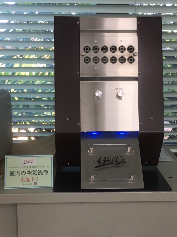 『イオン メディック オーリラ』マイナスイオン・オゾン発生器オーリラによるウィルス対策です。ウィルスは目に見えるものではないので、器械の機能も利用して、室内の空気洗浄実施中!!