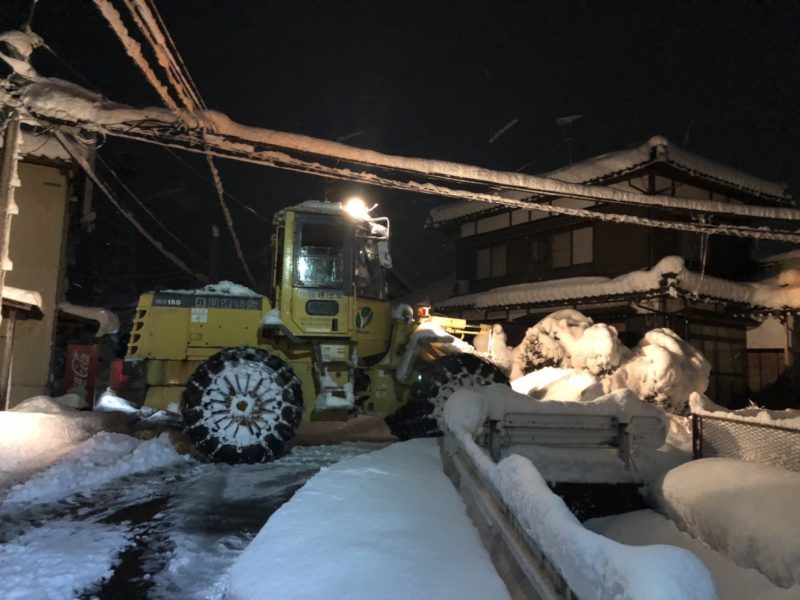 交通量の少ない深夜に作業をしております。騒音を上げてしまいますが、ご了承ください。