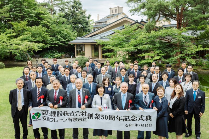 華鳳の中庭にて、集合写真！