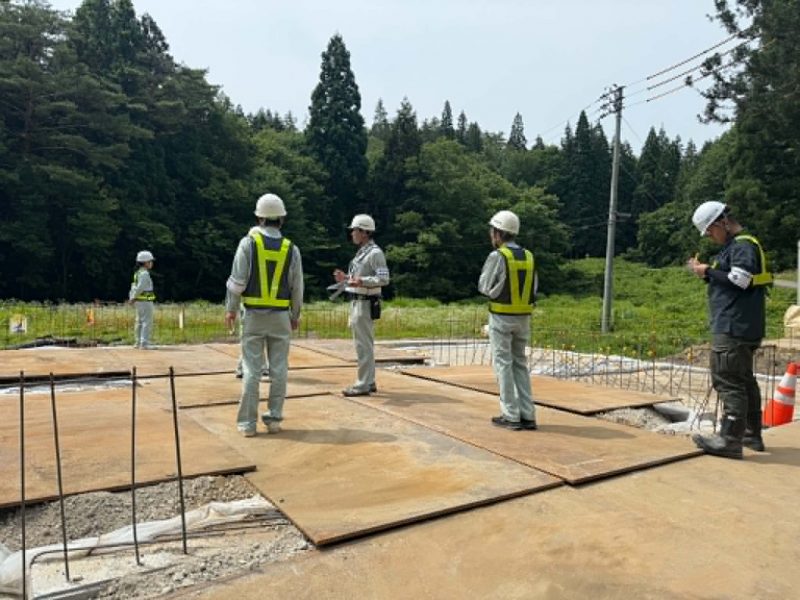 安全部長から安全対策の指示を受けています。
せっせとメモを書くH君本当にがんばっています(*^-^*)