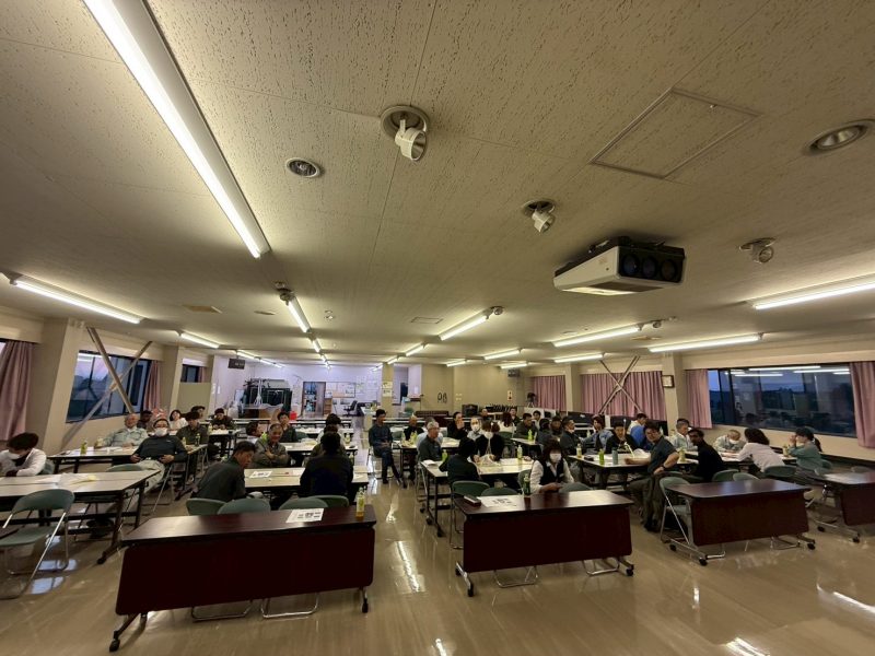 4人のチームに分かれて