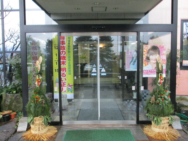 正面玄関の門松です。