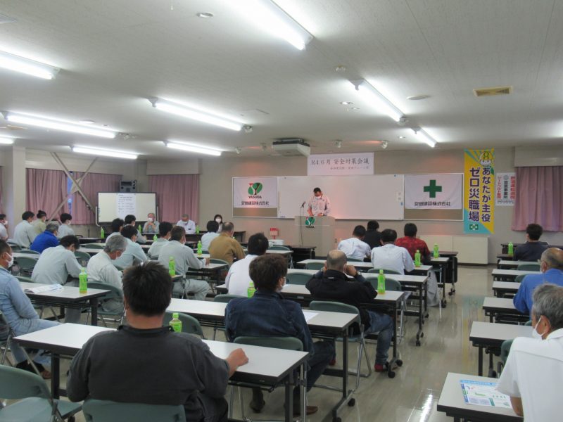 暑い中、大変、お疲れ様でした。協力会社の方々にも参加していただきました。当社員をはじめ安全に対する意識を高めることができたのでははないでしょうか。安全第一!!