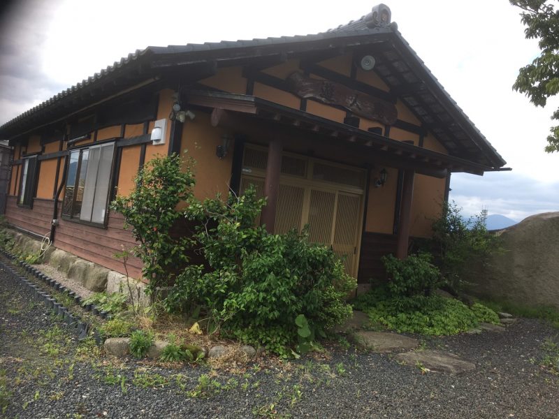 純和風な建物です。 まずは中へお入り下さい。